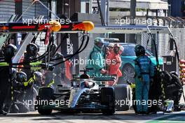 George Russell (GBR) Mercedes AMG F1 W13 makes a pit stop. 11.09.2022. Formula 1 World Championship, Rd 16, Italian Grand Prix, Monza, Italy, Race Day.