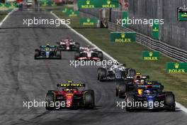 (L to R): Carlos Sainz Jr (ESP) Ferrari F1-75 and Nicholas Latifi (CDN) Williams Racing FW44 battle for position. 11.09.2022. Formula 1 World Championship, Rd 16, Italian Grand Prix, Monza, Italy, Race Day.