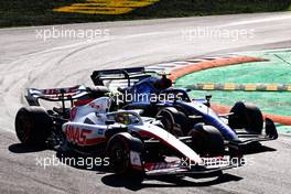 Mick Schumacher (GER) Haas VF-22 and Nicholas Latifi (CDN) Williams Racing FW44 battle for position. 11.09.2022. Formula 1 World Championship, Rd 16, Italian Grand Prix, Monza, Italy, Race Day.