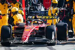 Charles Leclerc (MON) Ferrari F1-75 makes a pit stop. 11.09.2022. Formula 1 World Championship, Rd 16, Italian Grand Prix, Monza, Italy, Race Day.