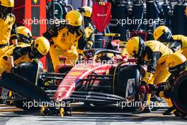 Carlos Sainz Jr (ESP) Ferrari F1-75 makes a pit stop. 11.09.2022. Formula 1 World Championship, Rd 16, Italian Grand Prix, Monza, Italy, Race Day.