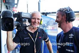 (L to R): Bob Blockley, F1 Camera Operator, with Williams Racing. 10.09.2022. Formula 1 World Championship, Rd 16, Italian Grand Prix, Monza, Italy, Qualifying Day.
