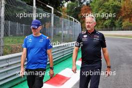 (L to R): Alan Permane (GBR) Alpine F1 Team Trackside Operations Director walks the circuit with Jonathan Wheatley (GBR) Red Bull Racing Team Manager. 08.09.2022. Formula 1 World Championship, Rd 16, Italian Grand Prix, Monza, Italy, Preparation Day.