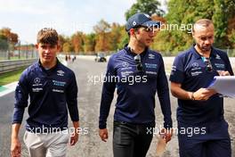 Nicholas Latifi (CDN) Williams Racing (Centre) walks the circuit with Ollie Gray (GBR) Williams Racing Academy Driver (Left) and the team. 08.09.2022. Formula 1 World Championship, Rd 16, Italian Grand Prix, Monza, Italy, Preparation Day.