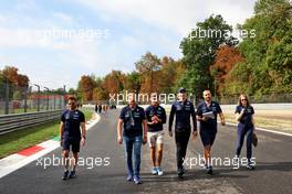 Nicholas Latifi (CDN) Williams Racing walks the circuit with the team. 08.09.2022. Formula 1 World Championship, Rd 16, Italian Grand Prix, Monza, Italy, Preparation Day.