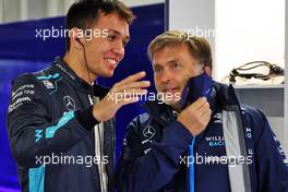 (L to R): Alexander Albon (THA) Williams Racing with Jost Capito (GER) Williams Racing Chief Executive Officer. 07.10.2022. Formula 1 World Championship, Rd 18, Japanese Grand Prix, Suzuka, Japan, Practice Day.