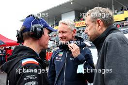 (L to R): Alan Permane (GBR) Alpine F1 Team Trackside Operations Director with Jonathan Wheatley (GBR) Red Bull Racing Team Manager and Steve Nielsen (GBR) FOM Sporting Director on the grid. 09.10.2022. Formula 1 World Championship, Rd 18, Japanese Grand Prix, Suzuka, Japan, Race Day.