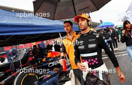 Daniel Ricciardo (AUS) McLaren on the grid. 09.10.2022. Formula 1 World Championship, Rd 18, Japanese Grand Prix, Suzuka, Japan, Race Day.