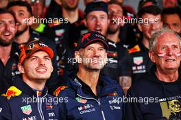 (L to R): Race winner Max Verstappen (NLD) Red Bull Racing celebrates winning the World Championship with Adrian Newey (GBR) Red Bull Racing Chief Technical Officer; Dr Helmut Marko (AUT) Red Bull Motorsport Consultant and the team. 09.10.2022. Formula 1 World Championship, Rd 18, Japanese Grand Prix, Suzuka, Japan, Race Day.