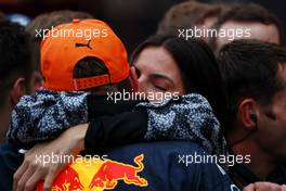 Race winner Max Verstappen (NLD) Red Bull Racing celebrates with girlfriend Kelly Piquet (BRA) in parc ferme. 09.10.2022. Formula 1 World Championship, Rd 18, Japanese Grand Prix, Suzuka, Japan, Race Day.