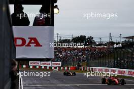 Charles Leclerc (MON) Ferrari F1-75 finishes the race on track ahead of Sergio Perez (MEX) Red Bull Racing RB18. 09.10.2022. Formula 1 World Championship, Rd 18, Japanese Grand Prix, Suzuka, Japan, Race Day.