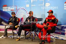 (L to R): Sergio Perez (MEX) Red Bull Racing; Max Verstappen (NLD) Red Bull Racing; and Charles Leclerc (MON) Ferrari, in the post race FIA Press Conference. 09.10.2022. Formula 1 World Championship, Rd 18, Japanese Grand Prix, Suzuka, Japan, Race Day.