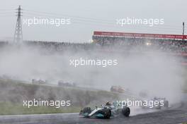 Lewis Hamilton (GBR) Mercedes AMG F1 W13 at the start of the race. 09.10.2022. Formula 1 World Championship, Rd 18, Japanese Grand Prix, Suzuka, Japan, Race Day.