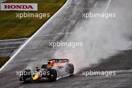 Max Verstappen (NLD) Red Bull Racing RB18. 09.10.2022. Formula 1 World Championship, Rd 18, Japanese Grand Prix, Suzuka, Japan, Race Day.