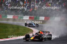 Sergio Perez (MEX) Red Bull Racing RB18. 09.10.2022. Formula 1 World Championship, Rd 18, Japanese Grand Prix, Suzuka, Japan, Race Day.