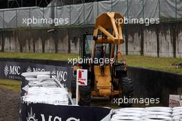 Circuit atmosphere - a circuit tractor. 09.10.2022. Formula 1 World Championship, Rd 18, Japanese Grand Prix, Suzuka, Japan, Race Day.