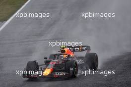 Sergio Perez (MEX) Red Bull Racing RB18. 09.10.2022. Formula 1 World Championship, Rd 18, Japanese Grand Prix, Suzuka, Japan, Race Day.