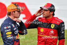 (L to R): Max Verstappen (NLD) Red Bull Racing with Carlos Sainz Jr (ESP) Ferrari in qualifying parc ferme. 08.10.2022. Formula 1 World Championship, Rd 18, Japanese Grand Prix, Suzuka, Japan, Qualifying Day.