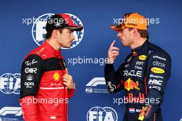 (L to R): Charles Leclerc (MON) Ferrari with Max Verstappen (NLD) Red Bull Racing in qualifying parc ferme. 08.10.2022. Formula 1 World Championship, Rd 18, Japanese Grand Prix, Suzuka, Japan, Qualifying Day.