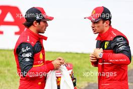 (L to R): Carlos Sainz Jr (ESP) Ferrari with team mate Charles Leclerc (MON) Ferrari in qualifying parc ferme. 08.10.2022. Formula 1 World Championship, Rd 18, Japanese Grand Prix, Suzuka, Japan, Qualifying Day.