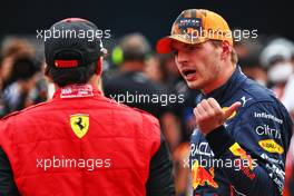 Max Verstappen (NLD) Red Bull Racing with Carlos Sainz Jr (ESP) Ferrari in qualifying parc ferme. 08.10.2022. Formula 1 World Championship, Rd 18, Japanese Grand Prix, Suzuka, Japan, Qualifying Day.