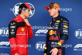 (L to R): Charles Leclerc (MON) Ferrari with Max Verstappen (NLD) Red Bull Racing in qualifying parc ferme. 08.10.2022. Formula 1 World Championship, Rd 18, Japanese Grand Prix, Suzuka, Japan, Qualifying Day.