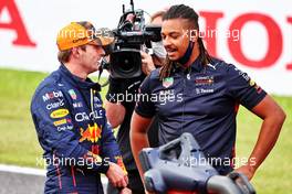 Max Verstappen (NLD) Red Bull Racing RB18 in qualifying parc ferme. 08.10.2022. Formula 1 World Championship, Rd 18, Japanese Grand Prix, Suzuka, Japan, Qualifying Day.