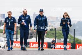 Nicholas Latifi (CDN) Williams Racing walks the circuit with the team. 06.10.2022. Formula 1 World Championship, Rd 18, Japanese Grand Prix, Suzuka, Japan, Preparation Day.