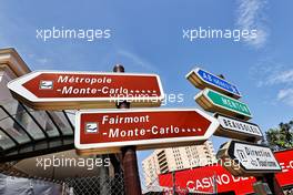 Circuit atmosphere - road signs. 27.05.2022. Formula 1 World Championship, Rd 7, Monaco Grand Prix, Monte Carlo, Monaco, Friday.