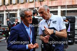 (L to R): Alain Prost (FRA) and Franz Tost (AUT) AlphaTauri Team Principal on the grid. 29.05.2022. Formula 1 World Championship, Rd 7, Monaco Grand Prix, Monte Carlo, Monaco, Race Day.