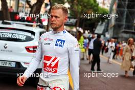 Kevin Magnussen (DEN) Haas F1 Team on the grid. 29.05.2022. Formula 1 World Championship, Rd 7, Monaco Grand Prix, Monte Carlo, Monaco, Race Day.