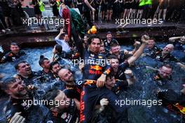 Red Bull Racing celebrate race victory for Sergio Perez (MEX) Red Bull Racing at the Red Bull Energy Station pool. 29.05.2022. Formula 1 World Championship, Rd 7, Monaco Grand Prix, Monte Carlo, Monaco, Race Day.