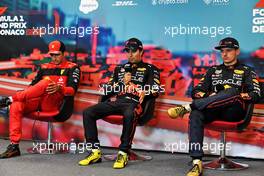 (L to R): Carlos Sainz Jr (ESP) Ferrari; Sergio Perez (MEX) Red Bull Racing; and Max Verstappen (NLD) Red Bull Racing, in the post race FIA Press Conference. 29.05.2022. Formula 1 World Championship, Rd 7, Monaco Grand Prix, Monte Carlo, Monaco, Race Day.