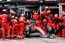 Carlos Sainz Jr (ESP) Ferrari F1-75 makes a pit stop. 29.05.2022. Formula 1 World Championship, Rd 7, Monaco Grand Prix, Monte Carlo, Monaco, Race Day.