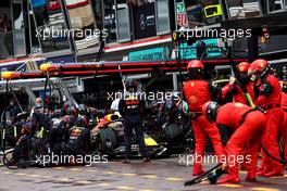 Max Verstappen (NLD) Red Bull Racing RB18 makes a pit stop. 29.05.2022. Formula 1 World Championship, Rd 7, Monaco Grand Prix, Monte Carlo, Monaco, Race Day.