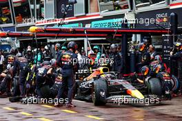Sergio Perez (MEX) Red Bull Racing RB18 makes a pit stop. 29.05.2022. Formula 1 World Championship, Rd 7, Monaco Grand Prix, Monte Carlo, Monaco, Race Day.