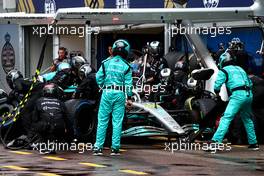 Lewis Hamilton (GBR) Mercedes AMG F1 W13 makes a pit stop. 29.05.2022. Formula 1 World Championship, Rd 7, Monaco Grand Prix, Monte Carlo, Monaco, Race Day.