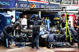 Alexander Albon (THA) Williams Racing FW44 makes a pit stop. 29.05.2022. Formula 1 World Championship, Rd 7, Monaco Grand Prix, Monte Carlo, Monaco, Race Day.