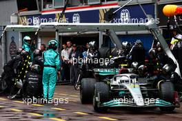 Lewis Hamilton (GBR) Mercedes AMG F1 W13 makes a pit stop. 29.05.2022. Formula 1 World Championship, Rd 7, Monaco Grand Prix, Monte Carlo, Monaco, Race Day.