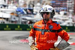 Circuit atmosphere - marshal. 28.05.2022. Formula 1 World Championship, Rd 7, Monaco Grand Prix, Monte Carlo, Monaco, Qualifying Day.