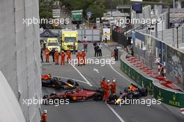 Sergio Perez (MEX) Red Bull Racing RB18 and Carlos Sainz Jr (ESP) Ferrari F1-75 crash in qualifying, blocking Max Verstappen (NLD) Red Bull Racing RB18. 28.05.2022. Formula 1 World Championship, Rd 7, Monaco Grand Prix, Monte Carlo, Monaco, Qualifying Day.