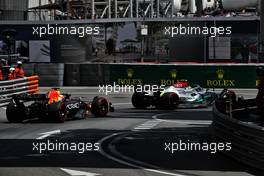 Lewis Hamilton (GBR) Mercedes AMG F1 W13 leads Max Verstappen (NLD) Red Bull Racing RB18. 28.05.2022. Formula 1 World Championship, Rd 7, Monaco Grand Prix, Monte Carlo, Monaco, Qualifying Day.