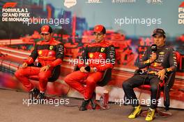 (L to R): Carlos Sainz Jr (ESP) Ferrari; Charles Leclerc (MON) Ferrari; and Sergio Perez (MEX) Red Bull Racing, in the post qualifying FIA Press Conference. 28.05.2022. Formula 1 World Championship, Rd 7, Monaco Grand Prix, Monte Carlo, Monaco, Qualifying Day.