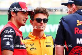 (L to R): Carlos Sainz Jr (ESP) Ferrari with Lando Norris (GBR) McLaren and Max Verstappen (NLD) Red Bull Racing on the drivers parade. 29.05.2022. Formula 1 World Championship, Rd 7, Monaco Grand Prix, Monte Carlo, Monaco, Race Day.