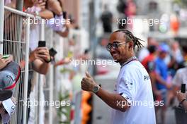 Lewis Hamilton (GBR) Mercedes AMG F1 with fans. 29.05.2022. Formula 1 World Championship, Rd 7, Monaco Grand Prix, Monte Carlo, Monaco, Race Day.