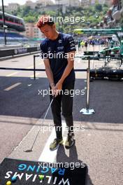 Alexander Albon (THA) Williams Racing plays golf in the pits. 26.05.2022. Formula 1 World Championship, Rd 7, Monaco Grand Prix, Monte Carlo, Monaco, Practice Day.