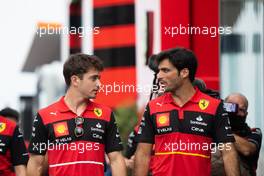 (L to R): Carlos Sainz Jr (ESP) Ferrari with team mate Charles Leclerc (MON) Ferrari. 26.05.2022. Formula 1 World Championship, Rd 7, Monaco Grand Prix, Monte Carlo, Monaco, Practice Day.