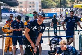Nicholas Latifi (CDN) Williams Racing plays golf in the pits. 26.05.2022. Formula 1 World Championship, Rd 7, Monaco Grand Prix, Monte Carlo, Monaco, Practice Day.