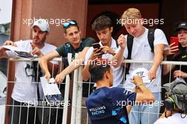 Alexander Albon (THA) Williams Racing with fans. 26.05.2022. Formula 1 World Championship, Rd 7, Monaco Grand Prix, Monte Carlo, Monaco, Practice Day.