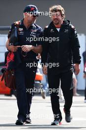 Adiran Newey (GBR), Red Bull Racing and Fernando Alonso (ESP), Alpine F1 Team  28.10.2022. Formula 1 World Championship, Rd 20, Mexican Grand Prix, Mexico City, Mexico, Practice Day.
